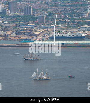 Photo aérienne de grands navires de quitter Liverpool sur Dabinda Banque D'Images