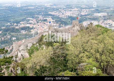 Le Château des Maures, célèbre forteresse médiévale située à Sintra, Portugal. Banque D'Images