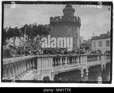 . English : Tour de France 1937 jour de repos à Perpignan le 15 juillet : sur les toits de Perpignan (de g à dr) Robert Tanneveau, Sylvain Marcaillou, Paul Chocque, Roger Lapebie, Pierre Cloarec et Emile Gamard tous (équipe de France) . 15 juillet 1937. Agence de presse Meurisse. Agence photographique présumée 612 Tour de France, Perpignan,1937 (3) Banque D'Images