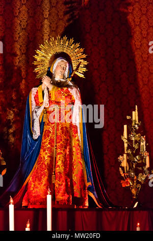 Autels à la Vierge Marie sont affichées le Jeudi saint au cours de la semaine de Pâques appelé Semana Santa - San Miguel de Allende, Mexique Banque D'Images