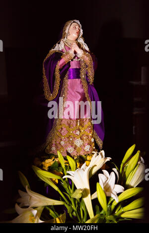 Autels à la Vierge Marie sont affichées sur MAUDY jeudi pendant la semaine de Pâques appelé Semana Santa - San Miguel de Allende, Mexique Banque D'Images