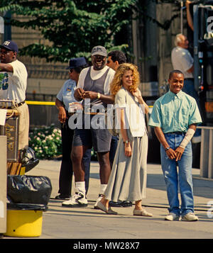 Washington DC, USA, septembre 1993, Julia Roberts prend une pause de tournage alors que sur l'ensemble de la 'Pelican Brief' à 15th Street et New York Avenue. Près de la Maison Blanche Banque D'Images