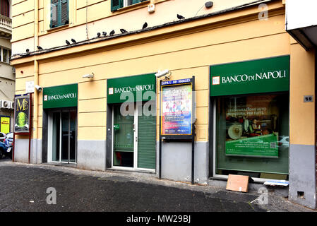 Naples, Italie - 8 mai 2018 : Banco di Napoli (Banque de Naples) est l'une des plus importantes et des plus anciennes banques italiennes, étant fondée en 1539. Il a o Banque D'Images