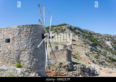 Vieux moulins en pierre à l'entrée du plateau de Lassithi, Crète (Crète), Grèce Banque D'Images