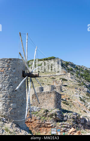 Vieux moulins en pierre à l'entrée du plateau de Lassithi, Crète (Crète), Grèce Banque D'Images