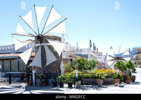 Les moulins à vent à Kepamika Usine de Céramique, Lassithi Plateau, Λασίθι, Kriti (Crète), Grèce Banque D'Images