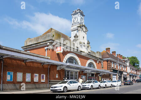 La gare de Tunbridge Wells, Mount Pleasant Road, Royal Tunbridge Wells, Kent, Angleterre, Royaume-Uni Banque D'Images