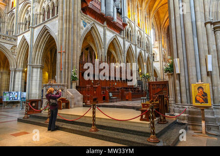 L'autel et du Chœur à l'intérieur de la cathédrale de la Bienheureuse Vierge Marie, Truro, Cornwall, England, UK Banque D'Images