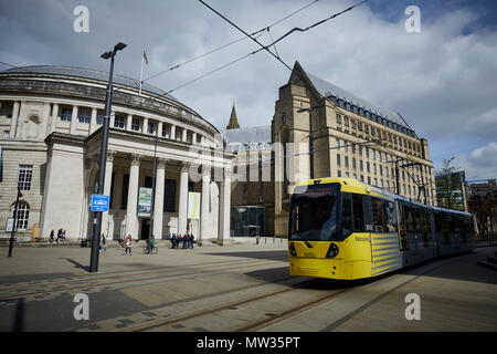 Grand tour de la bibliothèque centrale de Manchester au St Peters Square dans le centre-ville de Manchester Banque D'Images