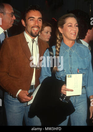 HOLLYWOOD, CA - 6 juin : (L-R) l'Acteur Francesco Quinn et Terry McQueen assister à la 'City Slickers' Premeire Hollywood le 6 juin 1991 au Mann's Chinese Theatre à Hollywood, Californie. Photo de Barry King/Alamy Stock Photo Banque D'Images