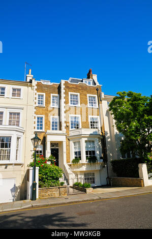 Une charmante propriété d'époque dans Victoria Road, Kensington, à l'ouest de Londres, Angleterre, RU Banque D'Images