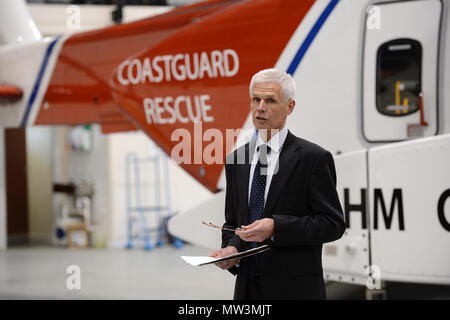 Sir Alan Massey à l'aéroport à l' établissement"Sumburgh dénomination de l'hélicoptère des garde-côtes à c'est bien ancien indicatif d'oscar charlie Banque D'Images