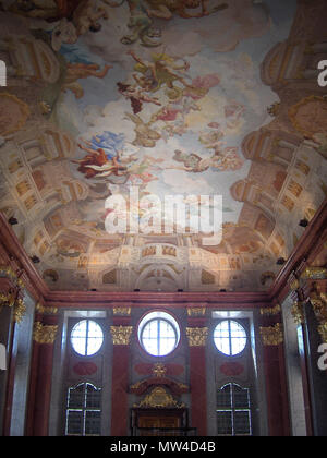 . Salle de marbre ; fresque au plafond par Paul Troger (1731) ; architecture peinture par Gaetano Fanti ; Abbaye de Melk, Autriche . 23 juin 2006. Georges Jansoone 411 Melk33 Banque D'Images