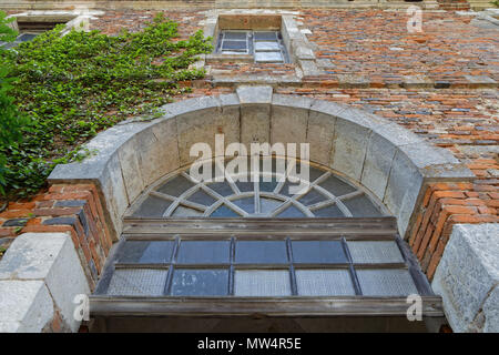 Cîteaux, FRANCE, le 21 mai 2018 : vieux bâtiment dans l'abbaye de Cîteaux. L'Abbaye de Cîteaux a été fondé en 1098 par un groupe de moines de l'abbaye de Molesme. Au cours de la Fr Banque D'Images