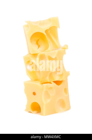 Trois cubes de fromage avec des trous sur un fond blanc Banque D'Images