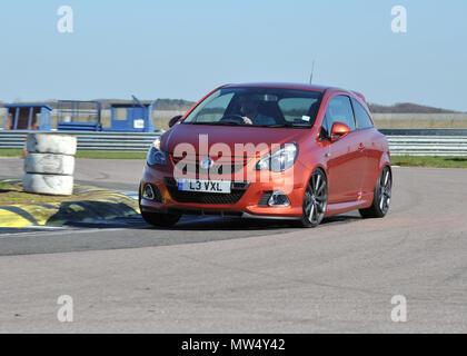 2012 Vauxhall Corsa VXR sur la voie Banque D'Images