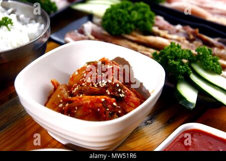 Photo d'un bol de Kimchi frais Banque D'Images