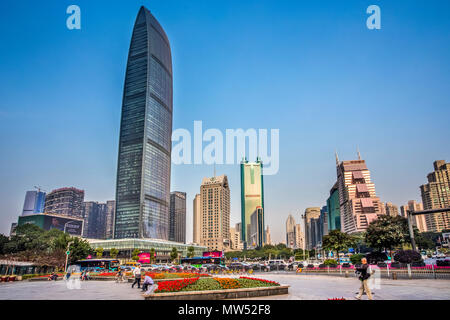 La Chine, la ville de Shenzhen, Hennan Avenue, KK 100 Diwang Tower et la Tour Banque D'Images