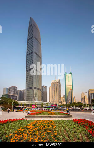 La Chine, la ville de Shenzhen, Hennan Avenue, KK 100 Diwang Tower et la Tour Banque D'Images