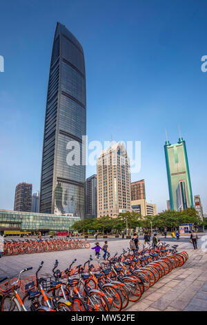 La Chine, la ville de Shenzhen, Hennan Avenue, KK 100 Diwang Tower et la Tour Banque D'Images