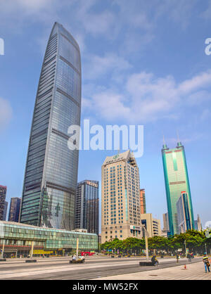 La Chine, la ville de Shenzhen, Hennan Avenue, KK 100 Diwang Tower et la Tour Banque D'Images