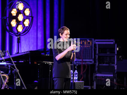 Cracovie, Pologne - le 26 avril 2018 : La performance de la chanteuse de jazz américaine Stacey Kent avec son quatuor d'accompagnement sur l'Kijow.Centre de la scène Banque D'Images