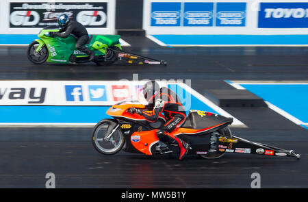 Pro Stock Bike Racing à Santa Pod. Mgr Martin Côté V Alex espère bien côté. Banque D'Images