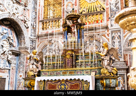 Autel de l'église Santa Caterina à Palerme. L'Italie. Banque D'Images