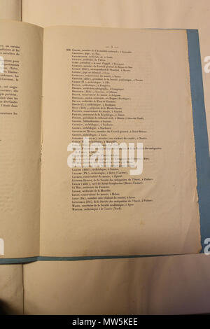 . English : Fascicule, page 3, "Commission de la topographie des Gaules' insérée dans le Dictionnaire archéologique de la Gaule, publié par la commission instituée au ministère de l'Instruction publique et des Beaux-Arts, 1875. Exemplaire du Musée nationale d'archéologie . 27 mars 2017, 16:42:50. Commission de la topographie de la Gaule en 150-Dag-Commission page3 Banque D'Images