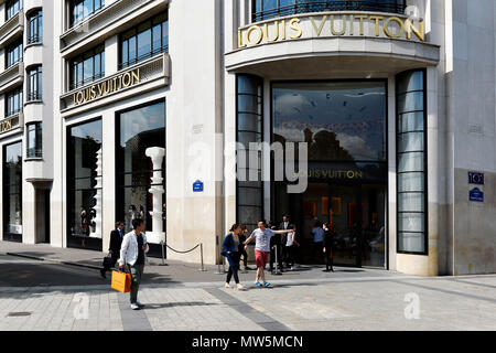 Flagship store Louis Vuitton sur les Champs-Elysées - Paris - France Banque D'Images