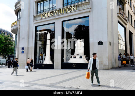 Flagship store Louis Vuitton sur les Champs-Elysées - Paris - France Banque D'Images