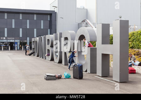 Grand lettrage Édimbourg affiche à l'extérieur de l'aéroport d'Édimbourg, Écosse, Royaume-Uni Banque D'Images