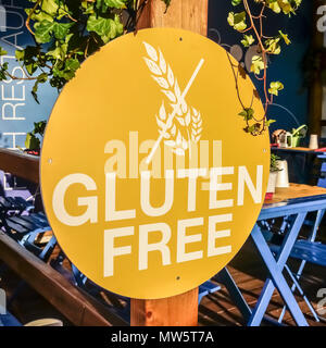 Logo, symbole, signe sans gluten dans un restaurant en plein air typique. Régime cœliaque. Gros plan Banque D'Images
