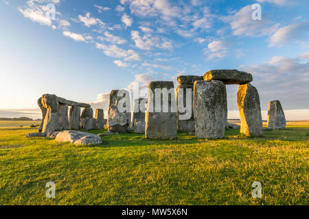 Stonehenge au lever du soleil Banque D'Images