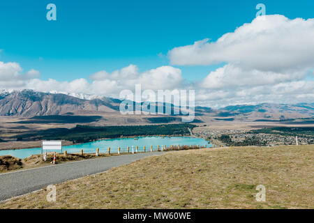 Vue aérienne du lac Tekapo de Mount John Observatory à Canterbury, Nouvelle-Zélande Banque D'Images