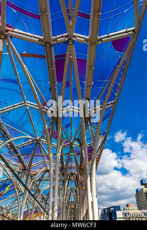 La station de tramway Centrum Piotrkowska arrêter à Lodz, Pologne. Banque D'Images