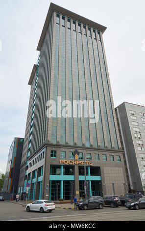 Moscou, Russie - 16 mai 2018 : immeuble de bureaux modernes de la compagnie pétrolière russe Rosneft sur Dubininskaya street Banque D'Images