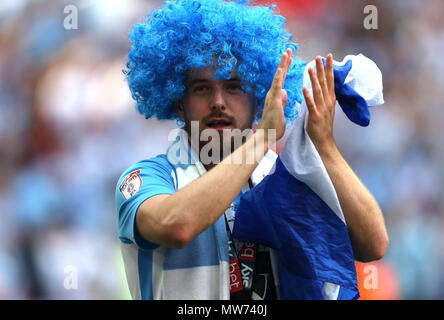 La ville de Coventry célèbre Marc McNulty après le ciel Bet League Final deux au stade de Wembley, Londres Banque D'Images