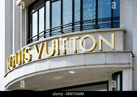 Flagship store Louis Vuitton sur les Champs-Elysées - Paris - France Banque D'Images