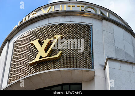 Flagship store Louis Vuitton sur les Champs-Elysées - Paris - France Banque D'Images