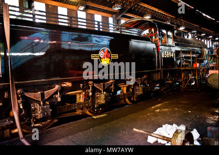 J27 No 65894 sur Grosmont Depot, Grosmont, North York Moors Railway, Angleterre Banque D'Images