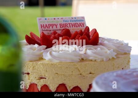 Joyeux Anniversaire Joyeux Anniversaire En Francais Anniversaire Carte Postale De Voeux Illustration Photo Stock Alamy