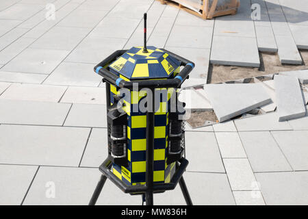 Système de détection d'intrusion de périmètre Armadillo sur un site de construction au Royaume-Uni. Le système est alimenté par batterie d'un véhicule blindé intrus / système d'alarme antivol Banque D'Images