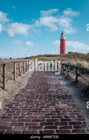 Vieux phare sur la plage de De Koog, Pays-Bas. Banque D'Images