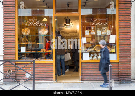 Boulangerie Poilane toujours populaire à Saint Germain des Prés, Paris, France Banque D'Images