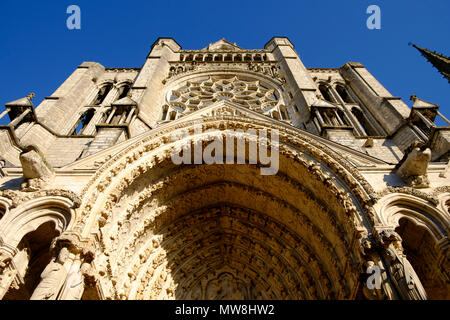 Entrée nord de la cathédrale de Chartres, France Banque D'Images