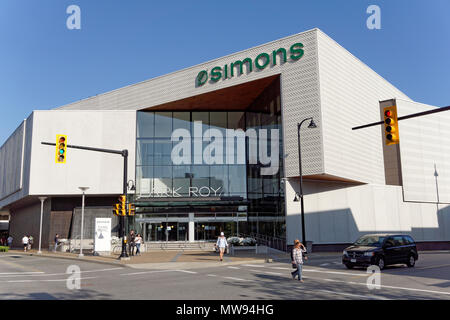 Simons et vêtements de la boutique dans le Parc Royal Shopping Centre, West Vancouver, British Columbia, Canada Banque D'Images