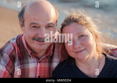 Close-up du vieux couple à l'extérieur. Banque D'Images
