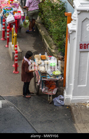 Thaïlande - AOÛT 30 l'alimentation de rue 30, 2017 vendeur à Bangkok, Thaïlande Banque D'Images