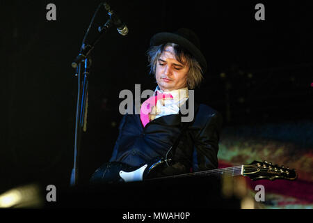 Pete Doherty en live avec les Libertines à Glasgow, en Écosse. Peter Doherty, Pete Doherty sur scène, Pete Doherty chanteur. Banque D'Images